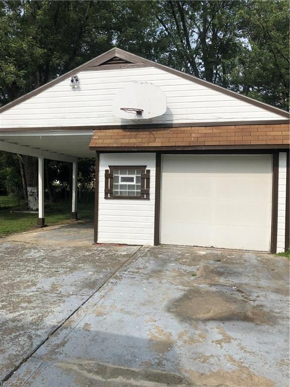 Garage with Carport
