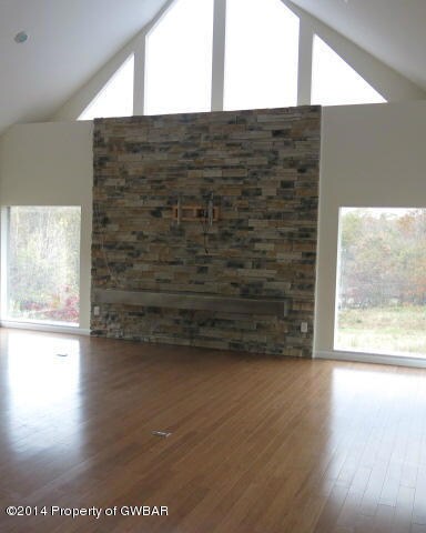 400 Heslop Rd, Mountain Top, PA 18707 - photo 4