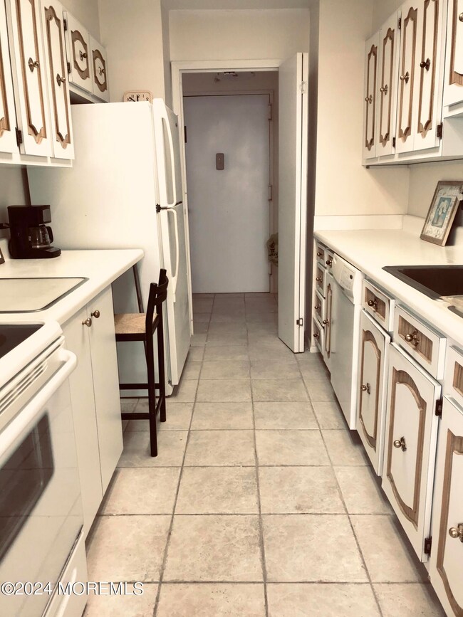 787 Ocean Ave unit 706, Long Branch, NJ 07740 - photo 4