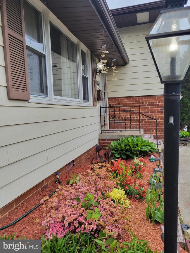 6105 87th Ave, New Carrollton, MD 20784 - photo 2