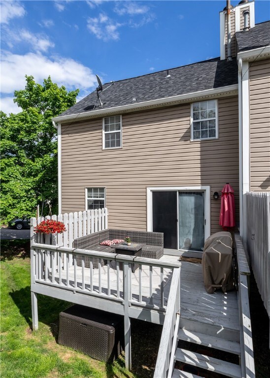 End Unit Deck offers so much privacy!