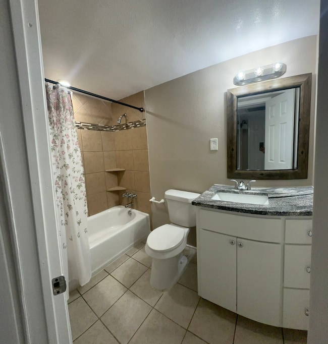 8110 Albacore Dr unit 60, Houston, TX 77074 - photo 5