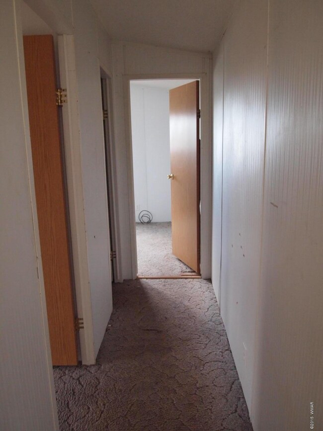 hallway to bedrooms