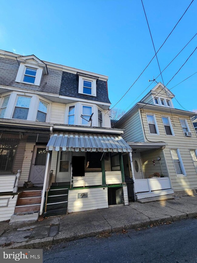 130 Schuylkill Ave, Tamaqua, PA 18252 - photo 2