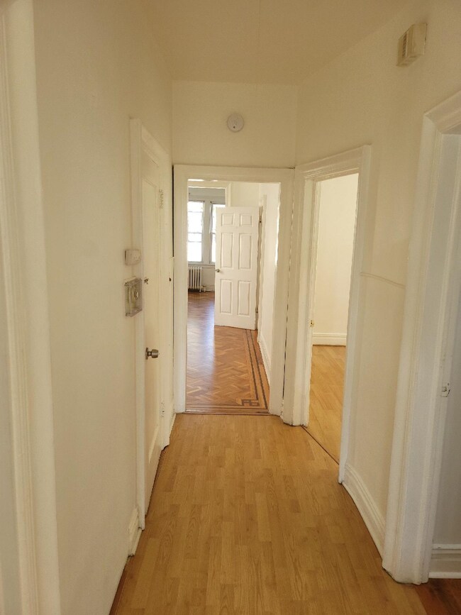 353 Van Nostrand Ave unit 2, Jersey City, NJ 07305 - photo 6