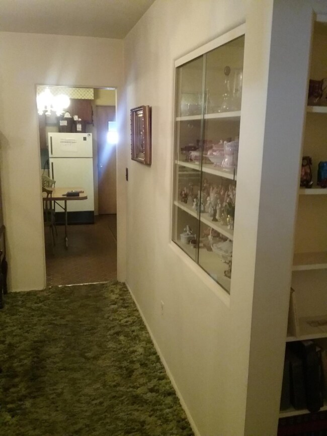 Dining Looking to Kitchen