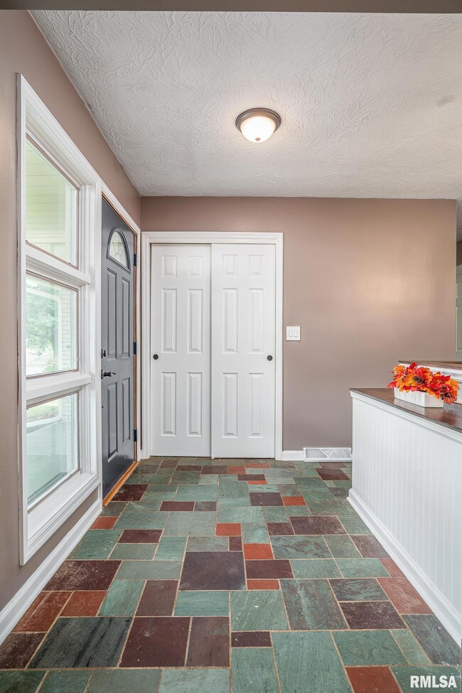 3642 35th Avenue Ct, Rock Island, IL 61201 - photo 4