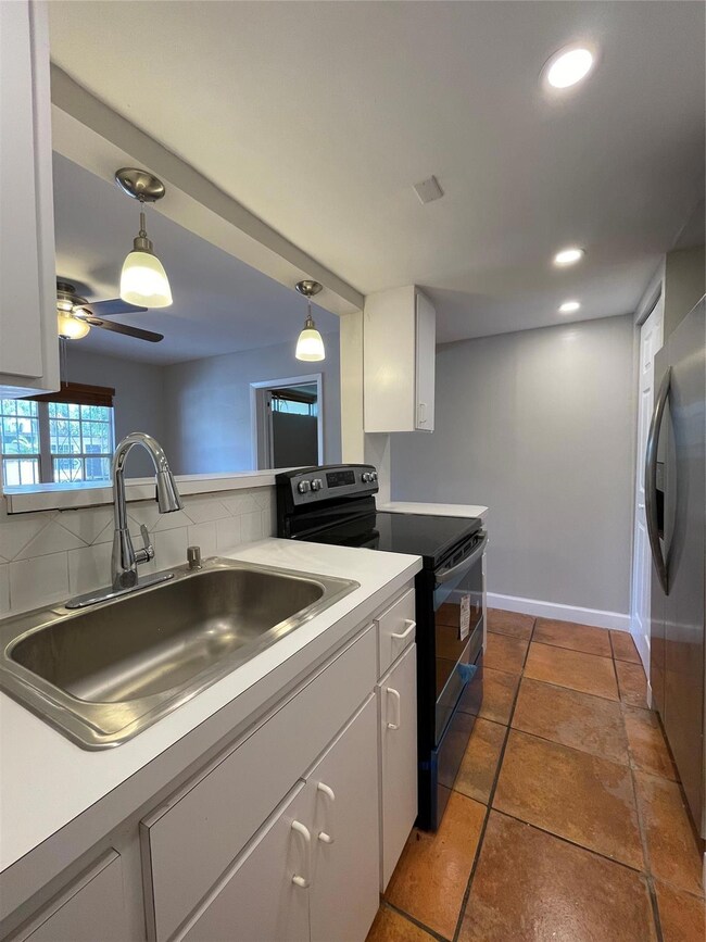 15012 Royal Palm Ln, Hialeah, FL 33014 - photo 5