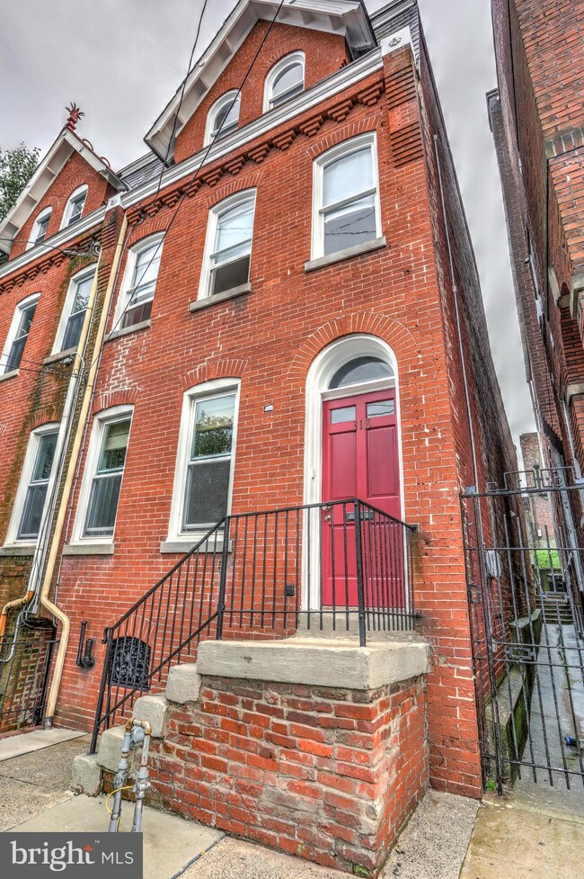 318 W King St, Lancaster, PA 17603 - photo 4