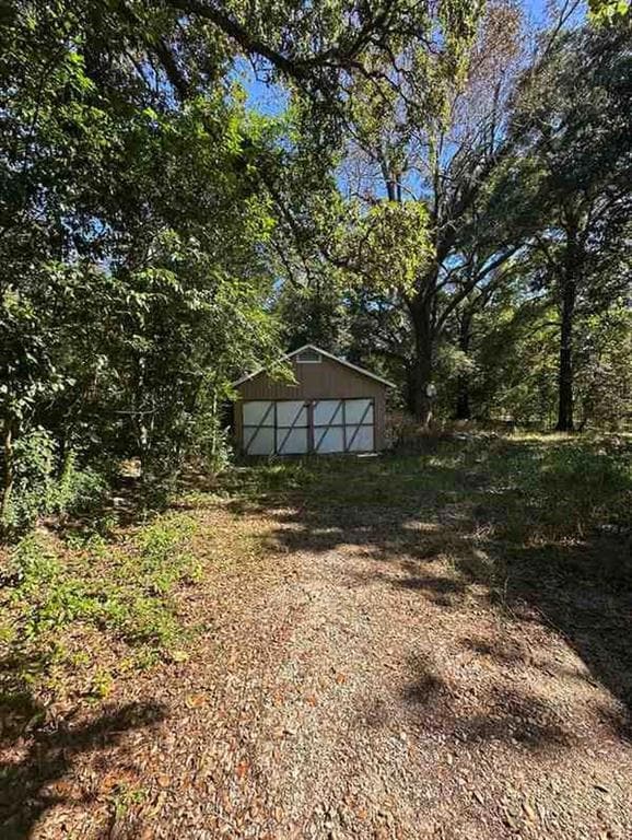 View of yard with an outbuilding