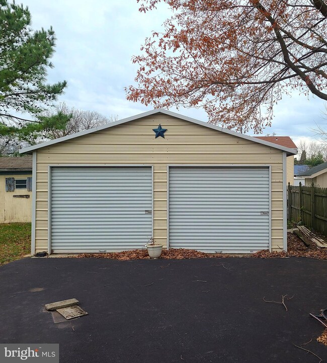 250 Wanda Rd, Pasadena, MD 21122 - photo 3