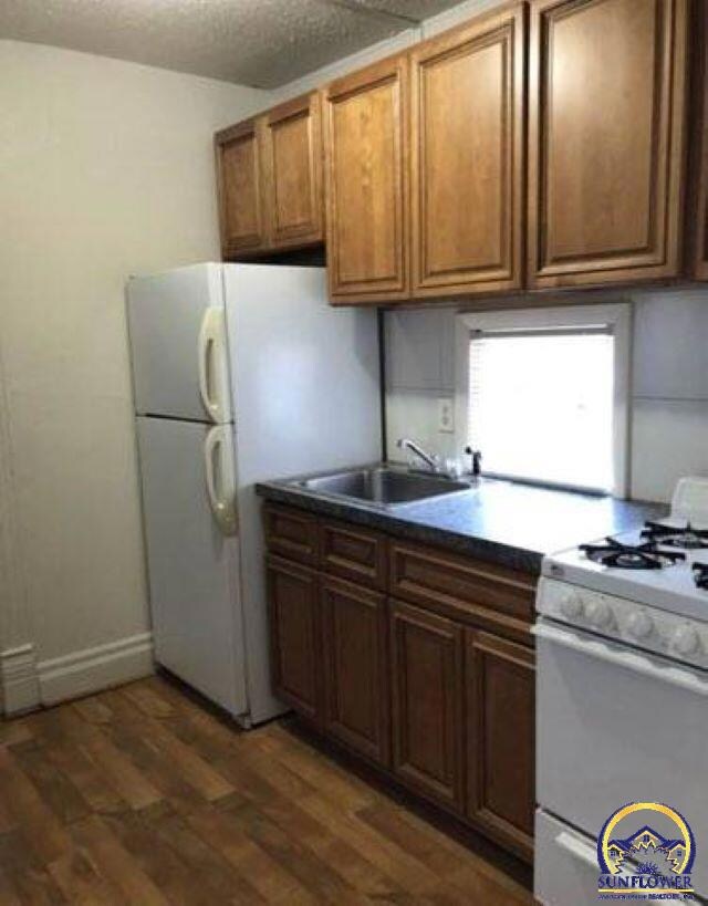 235 SW Tyler St, Topeka, KS 66603 - photo 4