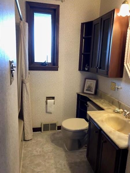 Main floor full bath with tub and shower.