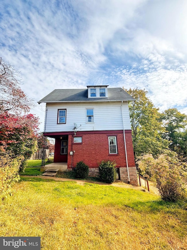 1036 E King St, Lancaster, PA 17602 - photo 2