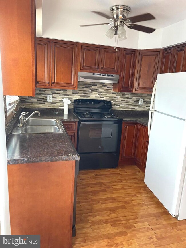 6712 Hawthorne St, Hyattsville, MD 20785 - photo 2