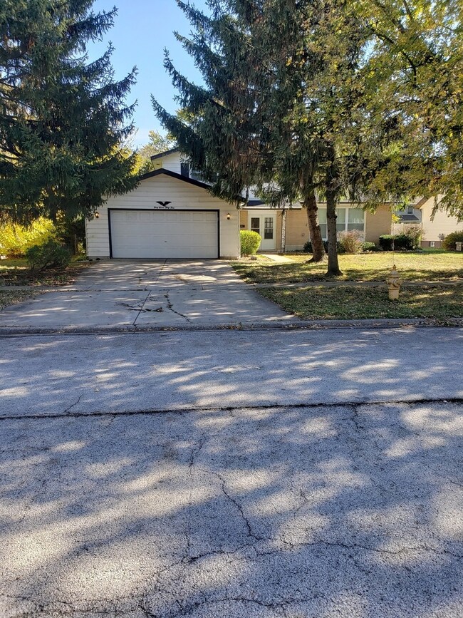 4733 175th Place, Country Club Hills, IL 60478 - photo 2