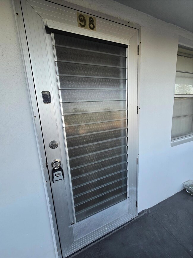 98 Northampton E unit 980, West Palm Beach, FL 33417 - photo 3