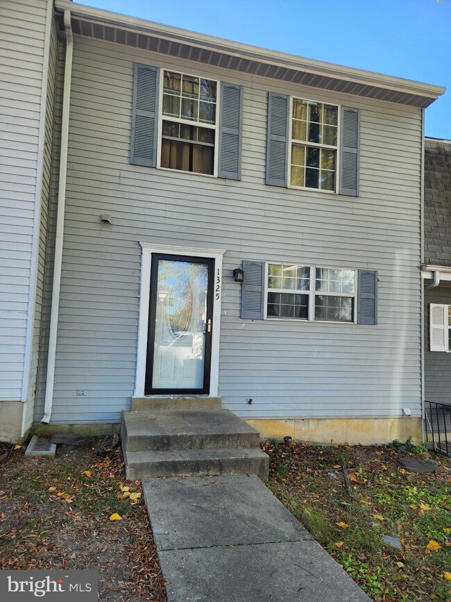 1325 Upcot Ct, Capitol Heights, MD 20743 - photo 2
