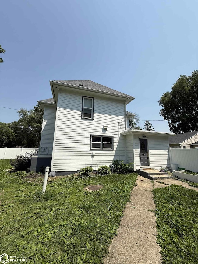 215 5th Ave NE, Belmond, IA 50421 - photo 2