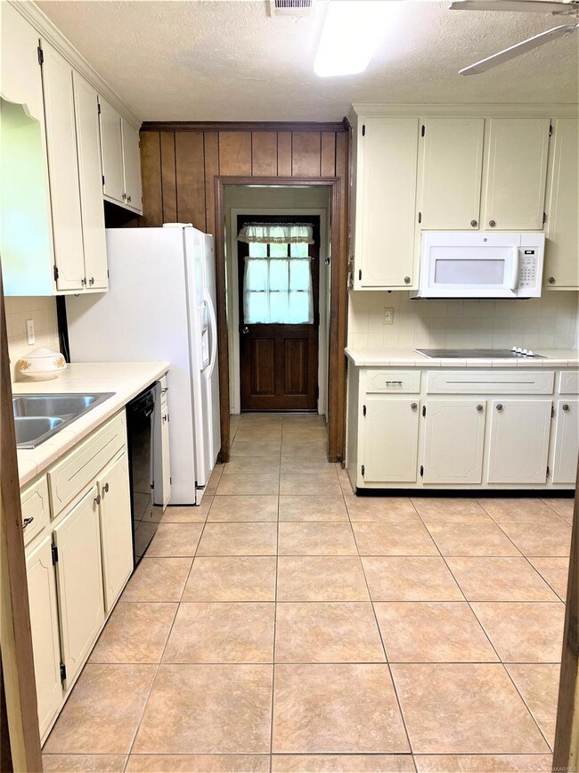 Nice spacious kitchen located right off the dining