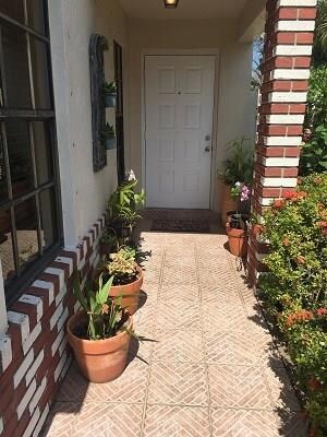 611 Mulberry Ln, Davie, FL 33325 - photo 4