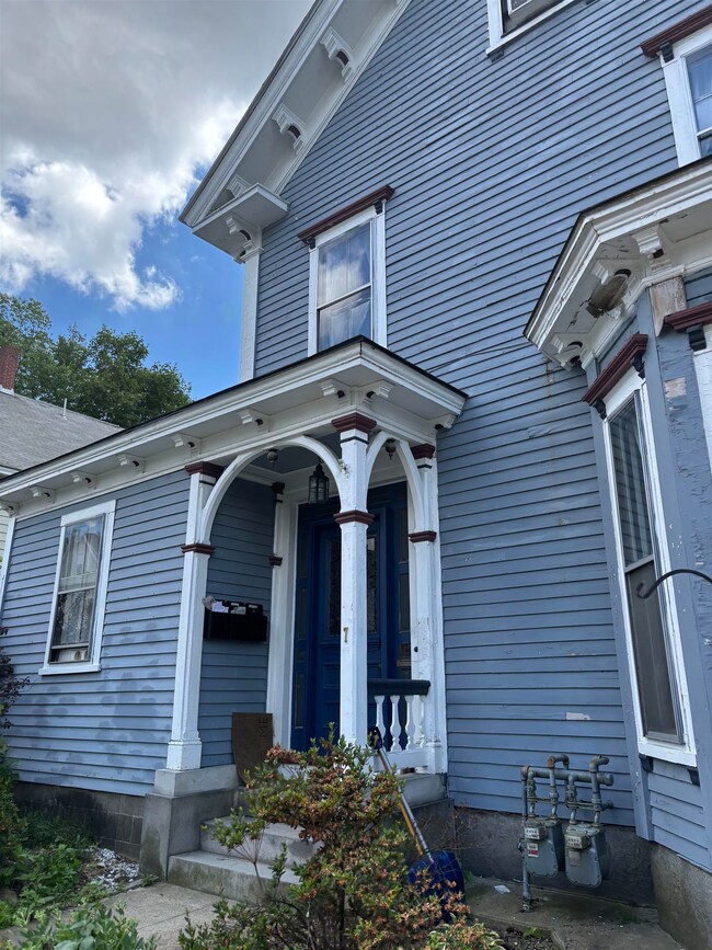 7 Summer St unit 3, Nashua, NH 03064 - photo 3
