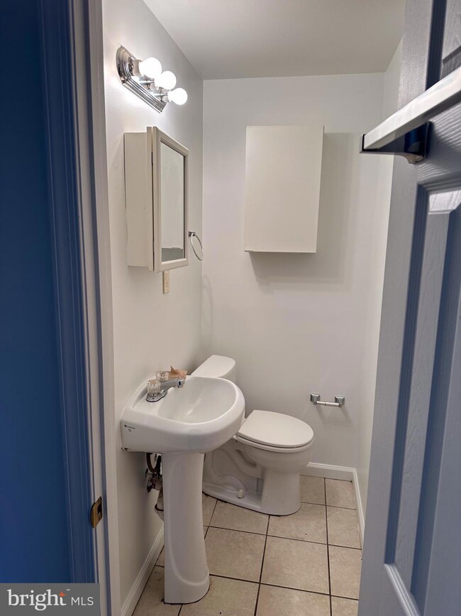 18412 Woodland Dr unit APARTMENT A, Triangle, VA 22172 - photo 5