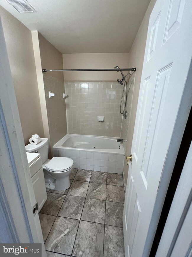 12350 Herrington Manor Dr, Silver Spring, MD 20904 - photo 4