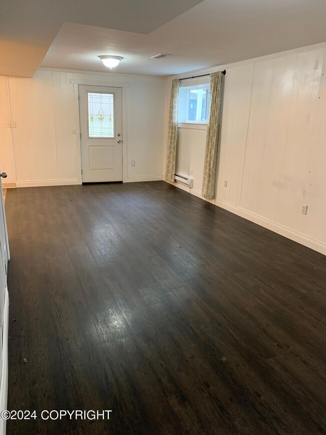 4413 E 8th Ave unit B, Anchorage, AK 99508 - photo 6