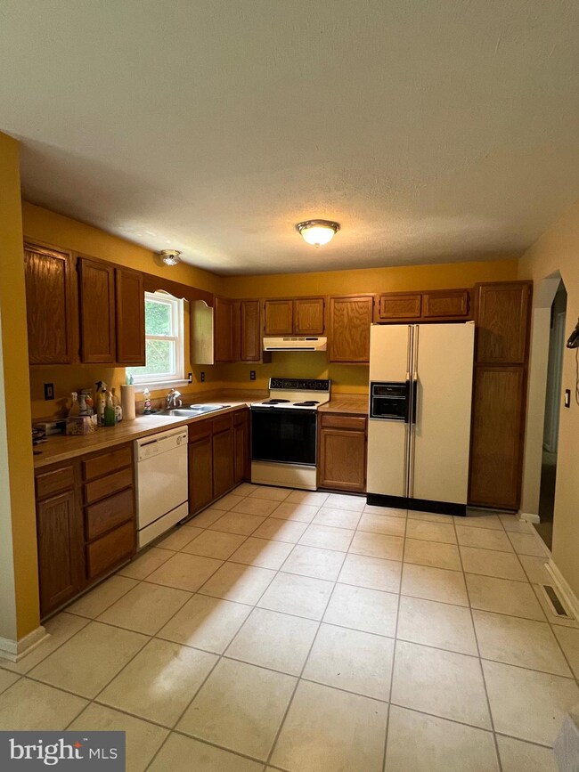 29561 Arlington Ct, Mechanicsville, MD 20659 - photo 3