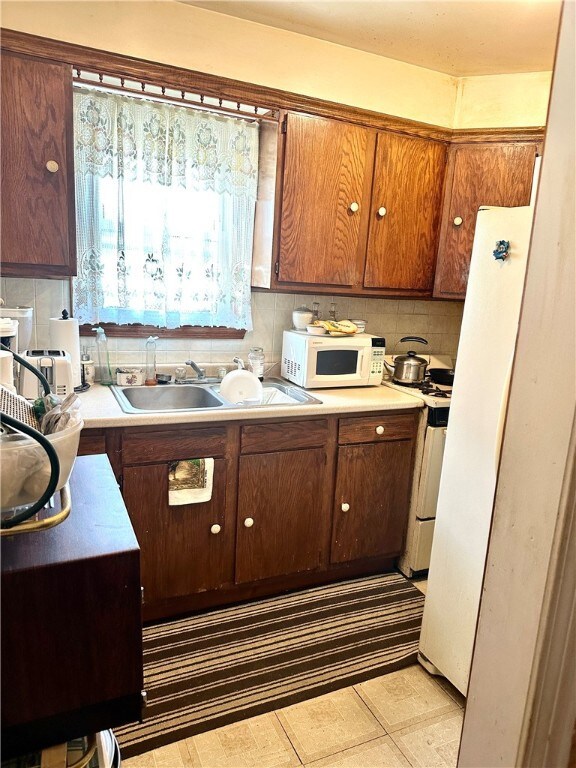 72 Baldwin St, Pawtucket, RI 02860 - photo 5