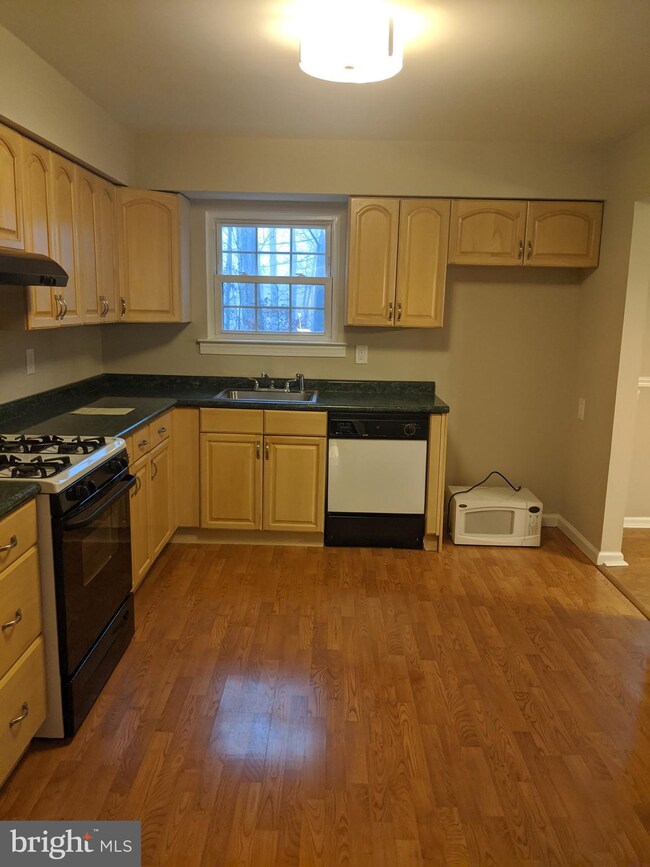 17 Featherbed Ct, Lawrence Township, NJ 08648 - photo 4