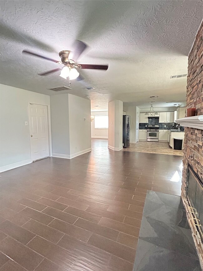 4525 Stonebridge Dr, Pearland, TX 77584 - photo 7