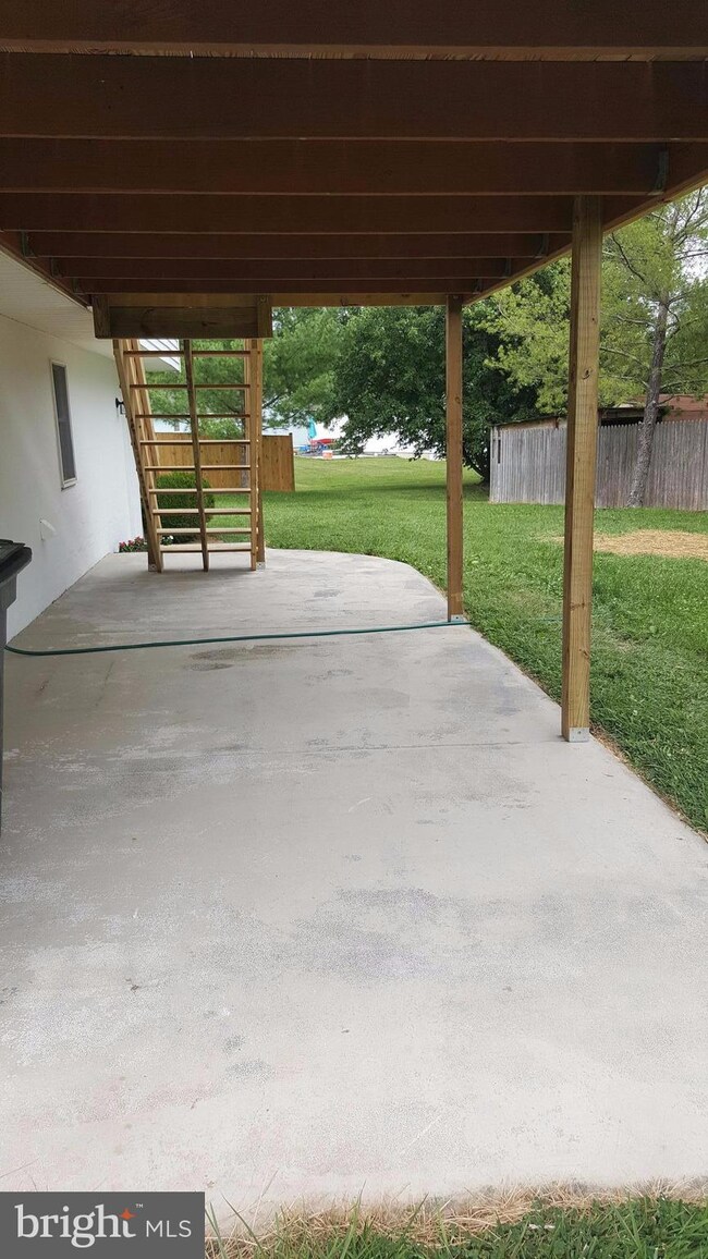 112 Golden Pond Cir, Stephens City, VA 22655 - photo 4