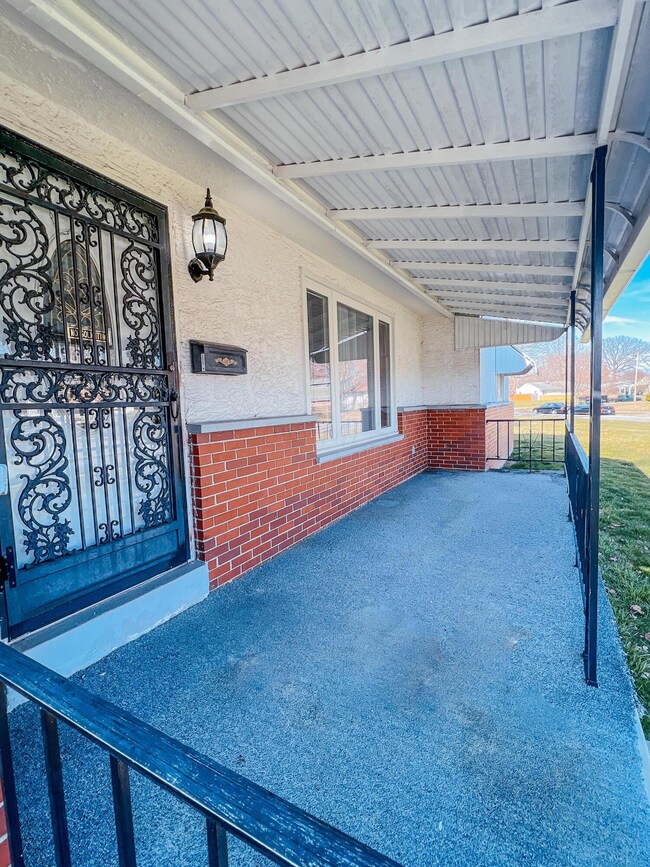 1322 Frisbee Dr, Columbus, OH 43224 - photo 3