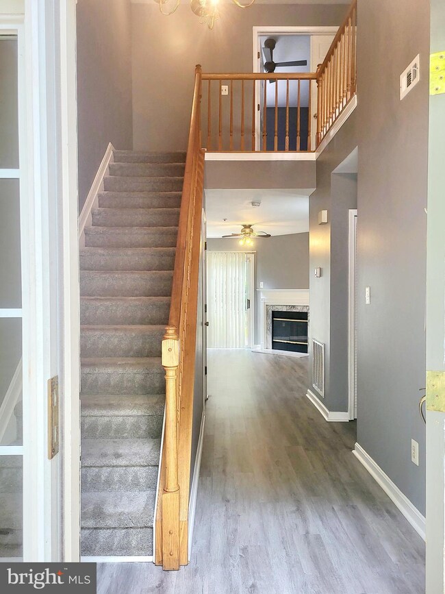 19930 Gateshead Cir, Germantown, MD 20876 - photo 2