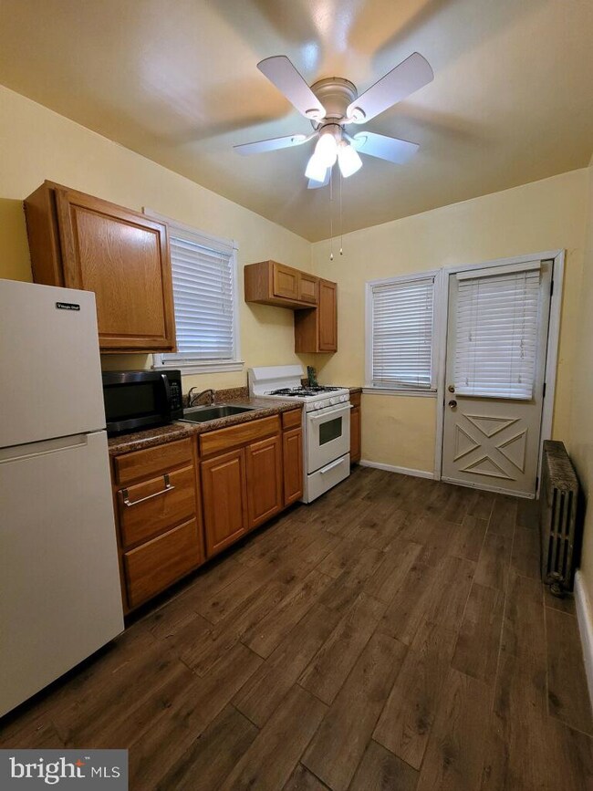 3814 Colborne Rd, Baltimore, MD 21229 - photo 5