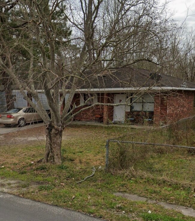 1627 Rosa St, Picayune, MS 39466 - photo 2
