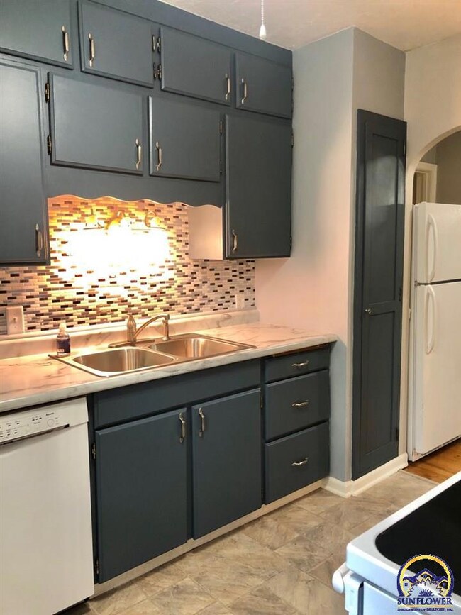 2015 SW Randolph Ave, Topeka, KS 66604 - photo 5