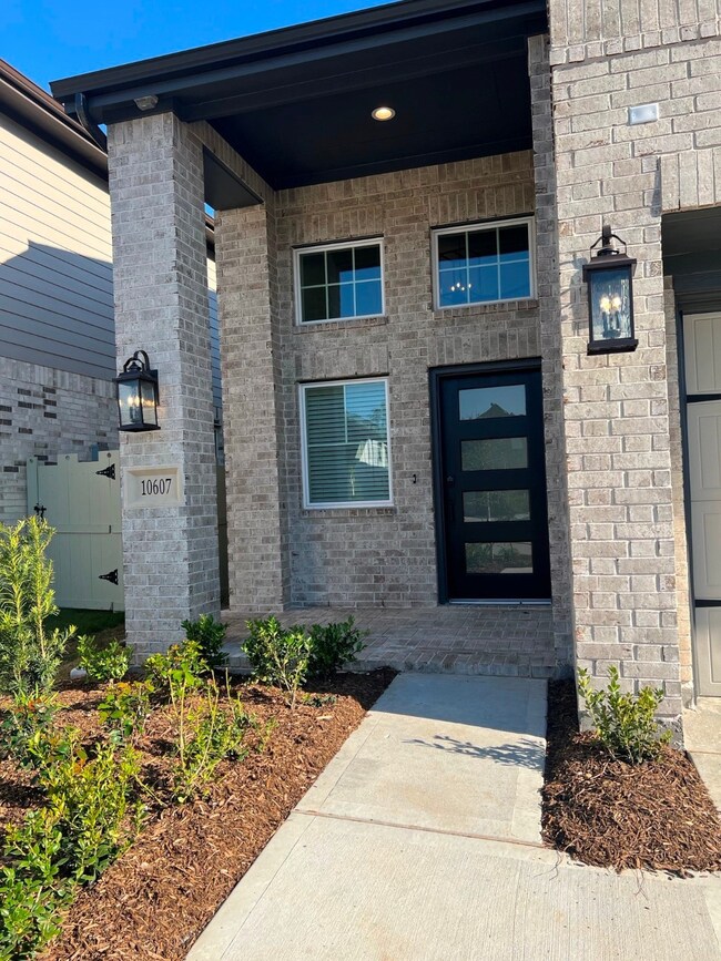 10607 Wild Chives, the Woodlands, TX 77385 - photo 2