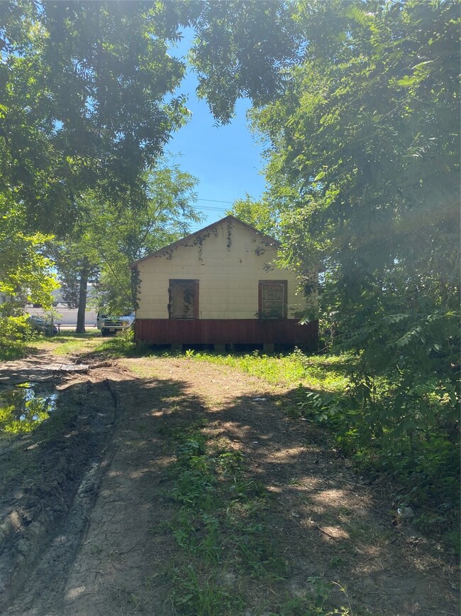 9634 E Hardy Rd, Houston, TX 77093 - photo 3