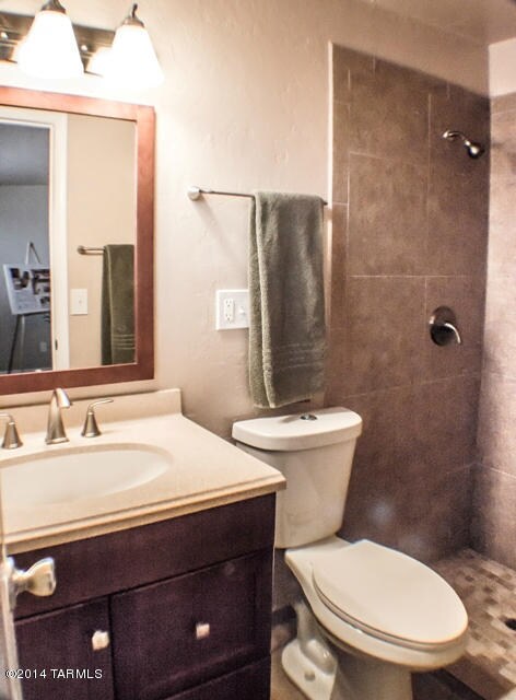 zemski master bath (1 of 1)