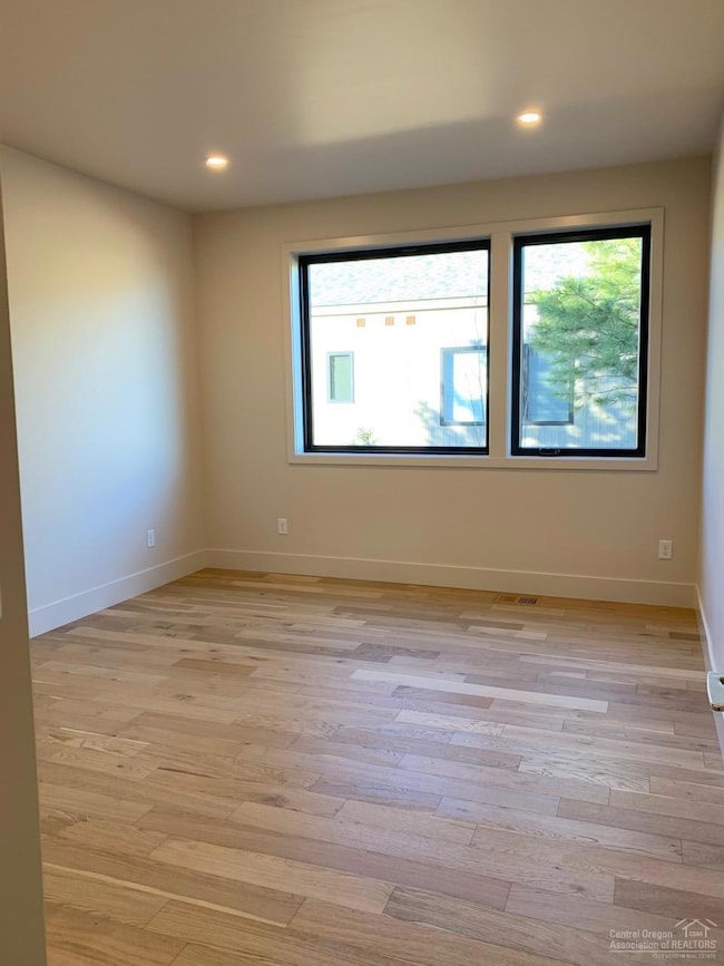 19183 Gateway Loop, Bend, OR 97702 - photo 6