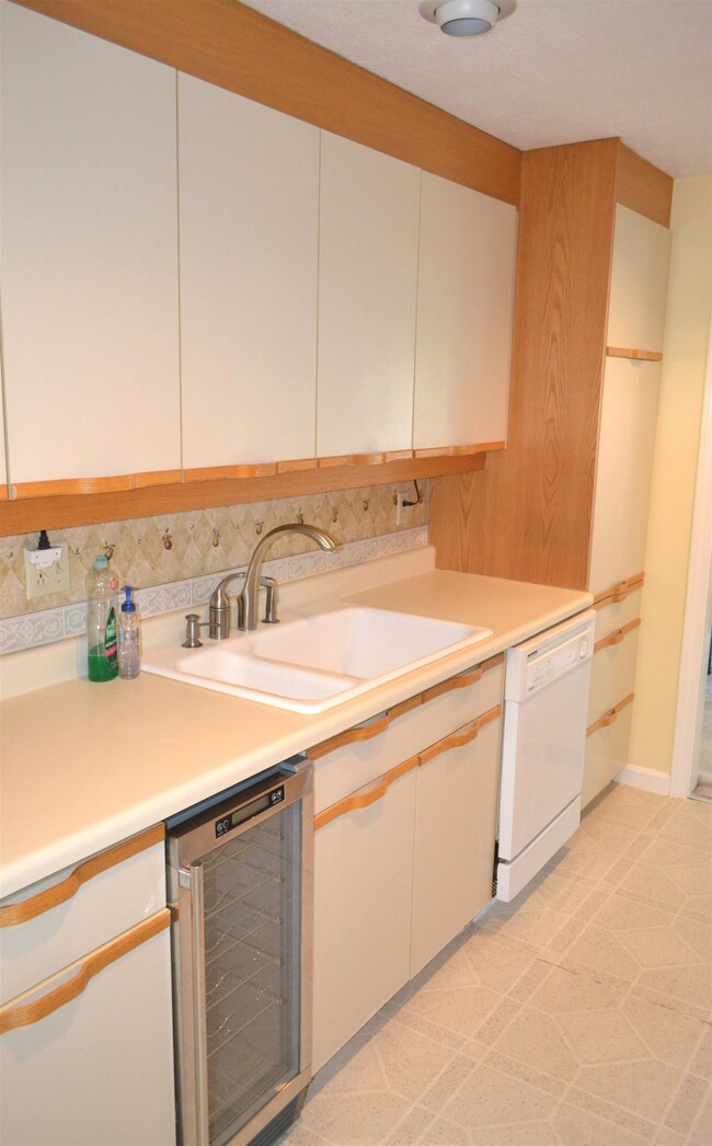 375 Winding Pond Rd, Londonderry, NH 03053 - photo 3