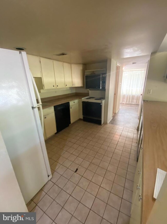 11228 Goldflower Ct, Fairfax Station, VA 22039 - photo 5