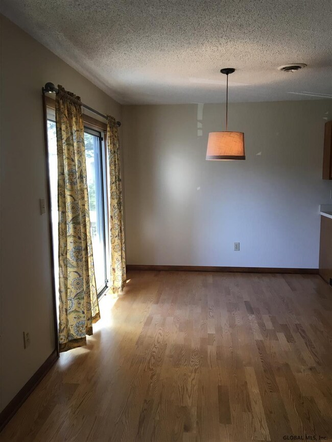 1702 Cambridge Manor Dr, Schenectady, NY 12302 - photo 5