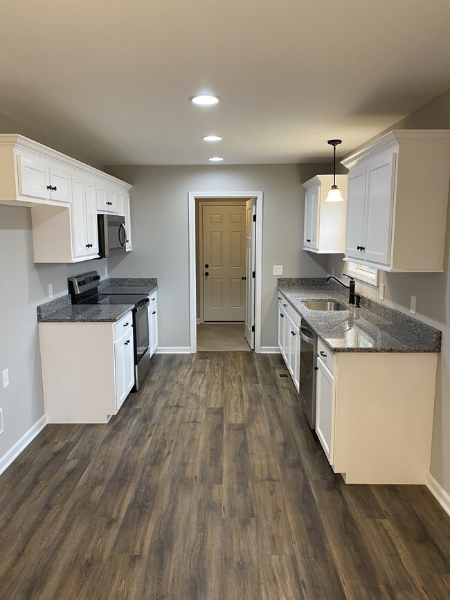 1210 Emerson St, Manchester, TN 37355 - photo 6