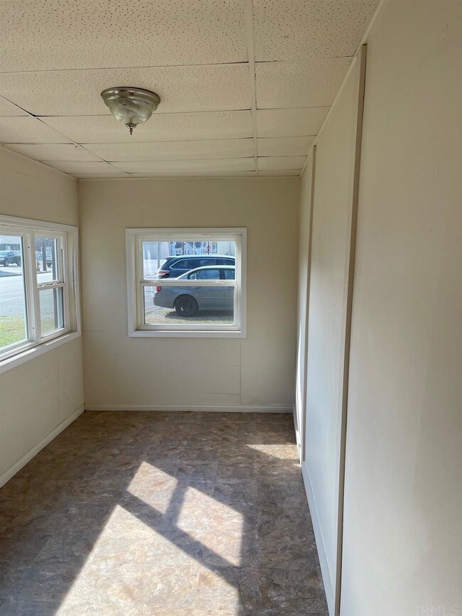 423 S 3rd St, Boonville, IN 47601 - photo 6