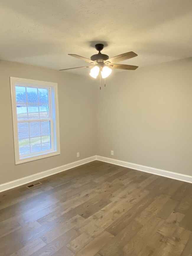 203 Graham Way, Shelbyville, TN 37160 - photo 5