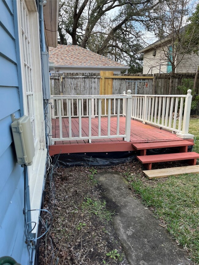 931 Fugate St, Houston, TX 77009 - photo 2